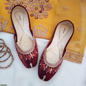 Diamond Cut Maroon Khussa